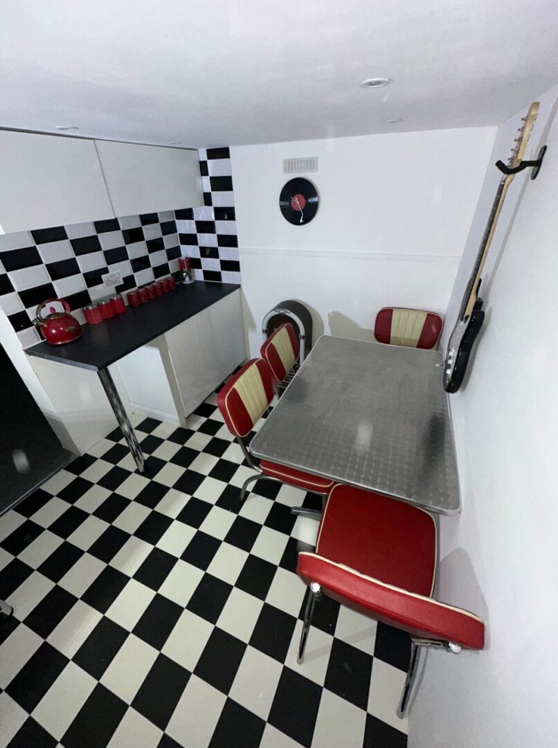 50's American diner kitchen design